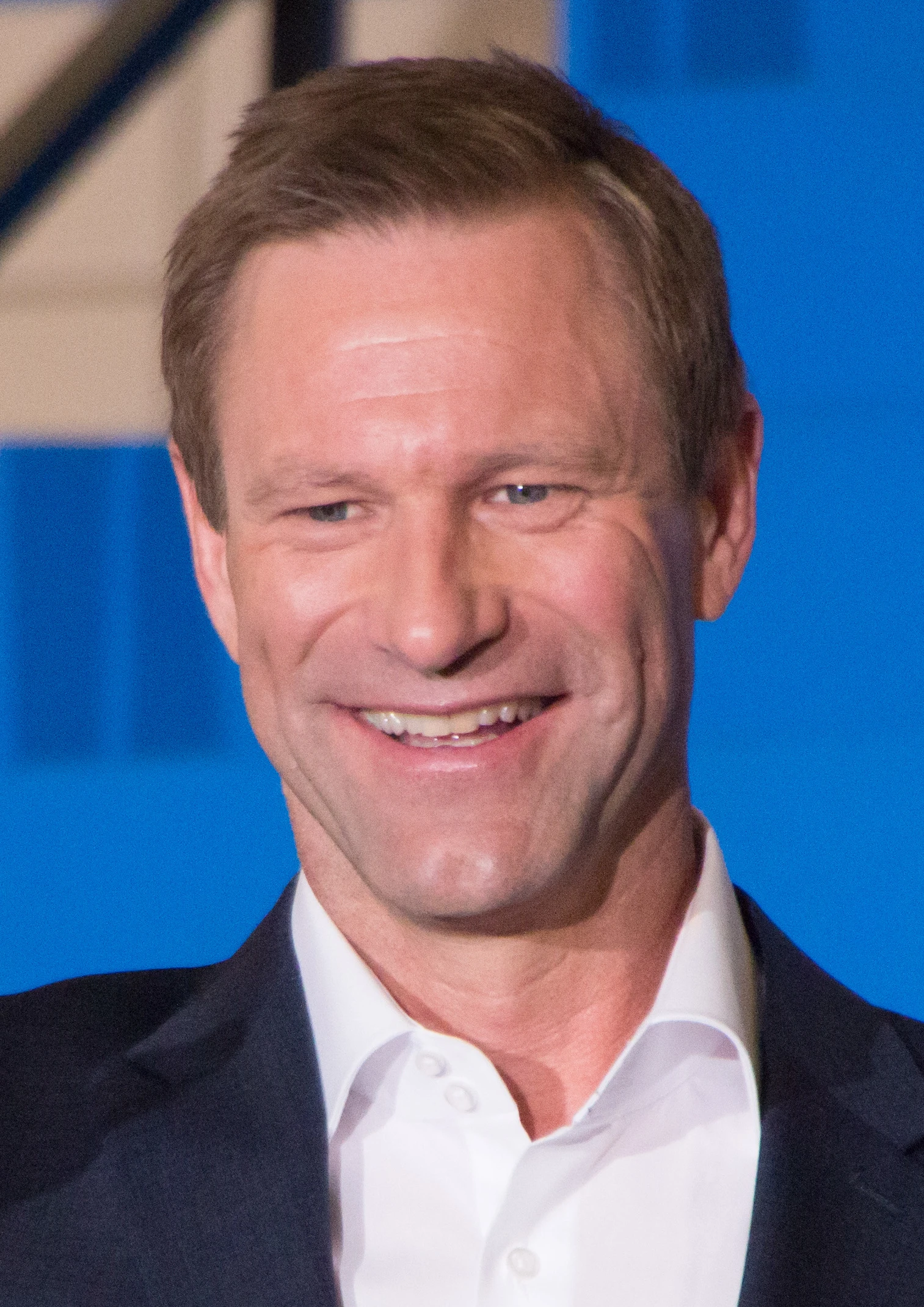 Aaron Eckhart headshot