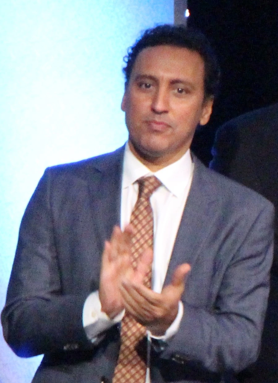 Aasif Mandvi headshot