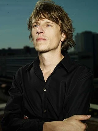 Alexander Scheer headshot