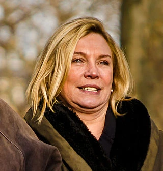 Amanda Redman headshot