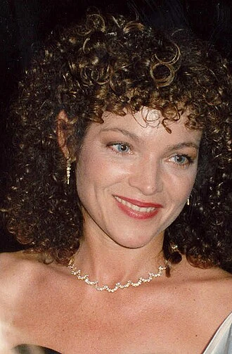 Amy Irving headshot