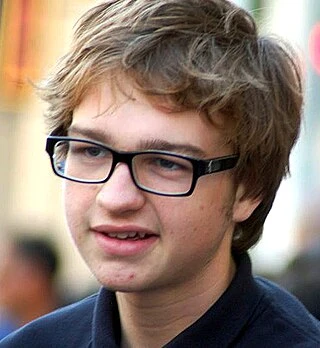 Angus Jones headshot