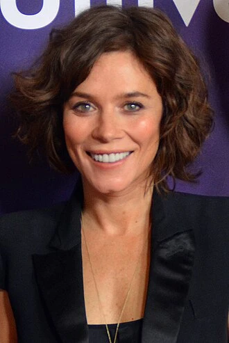 Anna Friel headshot