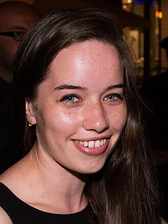 Anna Popplewell headshot