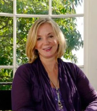 Anne Carlisle headshot