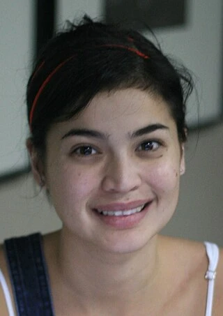 Anne Curtis headshot