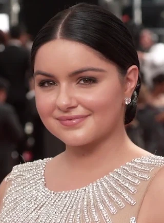 Ariel Winter headshot