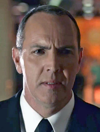 Arnold Vosloo headshot