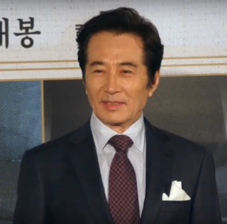 Baek Yoon-sik headshot