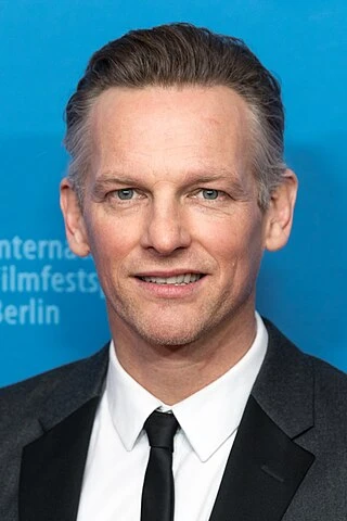 Barry Atsma headshot