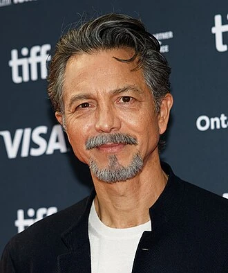 Benjamin Bratt headshot