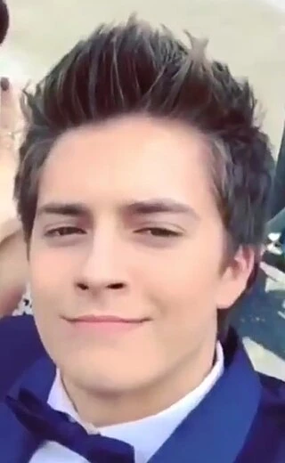 Billy Unger headshot