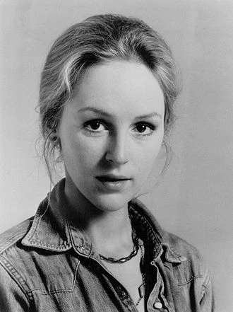 Bonnie Bedelia headshot