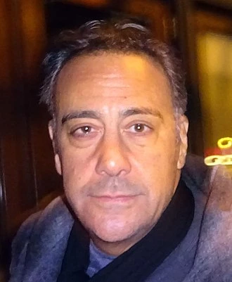 Brad Garrett headshot