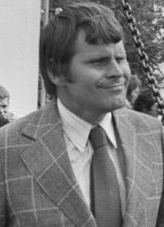 Bruce Glover headshot