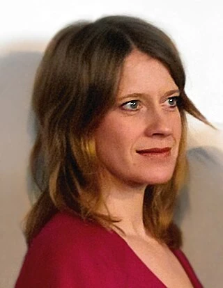 Caroline Peters headshot