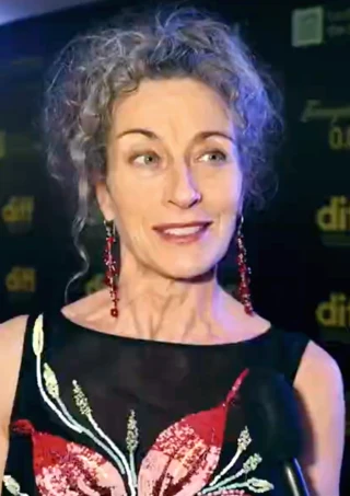Carrie Crowley headshot