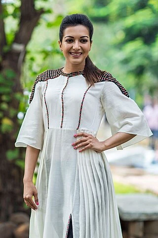 Catherine Tresa headshot