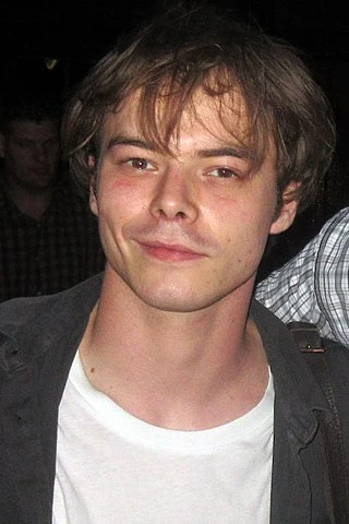 Charlie Heaton headshot