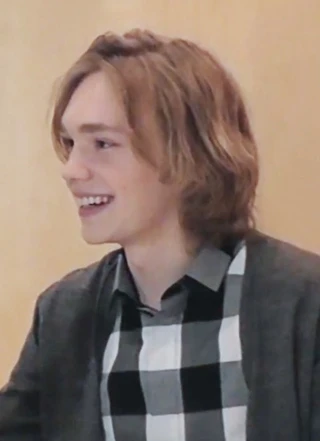 Charlie Plummer headshot