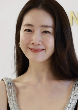 Choi Ji-woo headshot