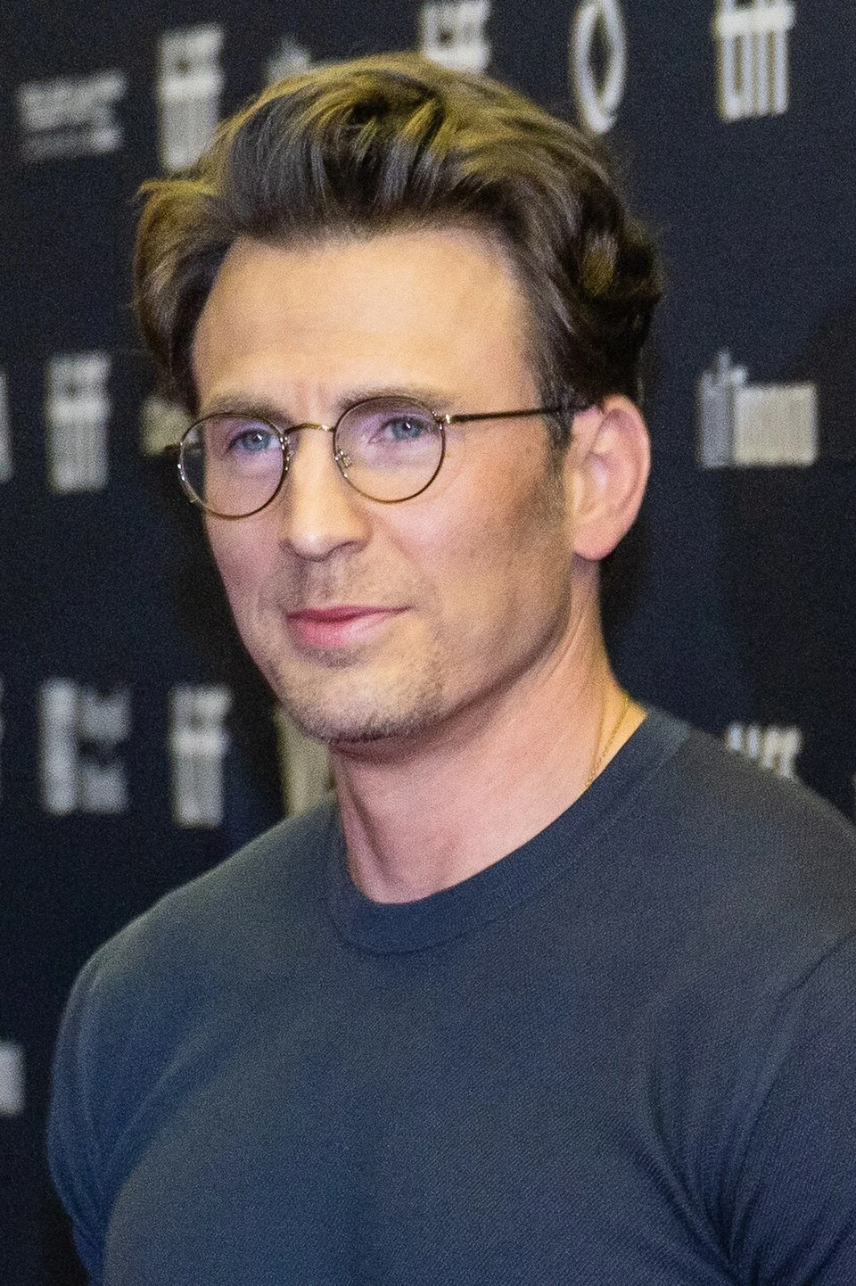 Chris Evans headshot