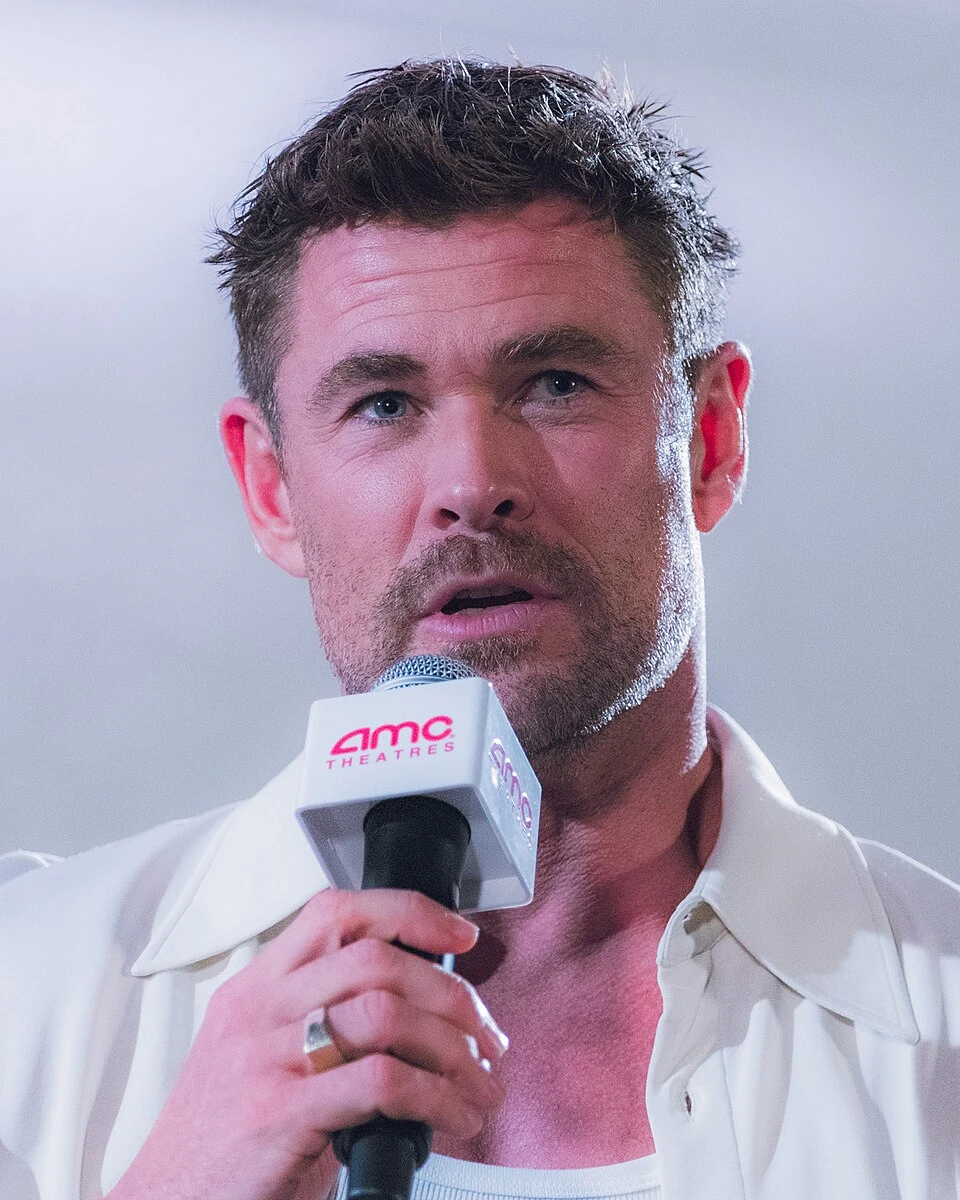 Chris Hemsworth headshot