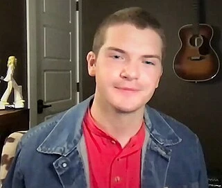 Colton Ryan headshot