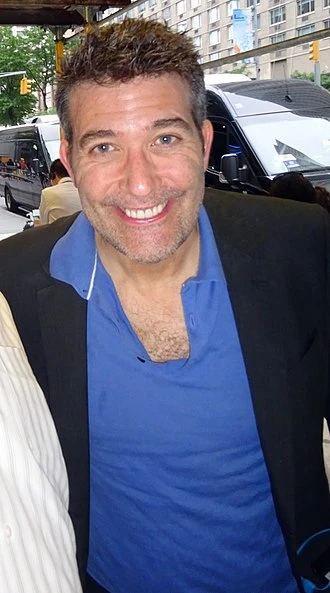 Craig Bierko headshot