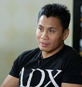 Cung Le headshot