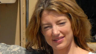 Cynthia Watros headshot