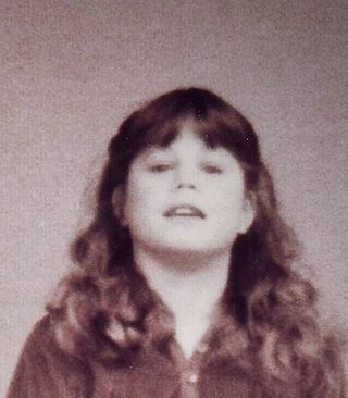 Dana Hill headshot