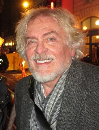 Daniel Davis headshot