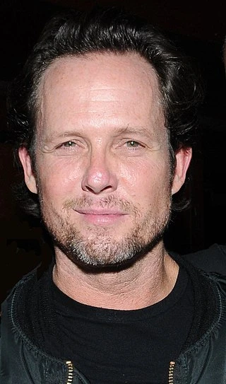 Dean Winters headshot