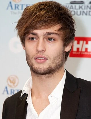 Douglas Booth headshot