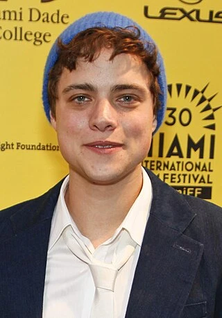 Douglas Smith headshot