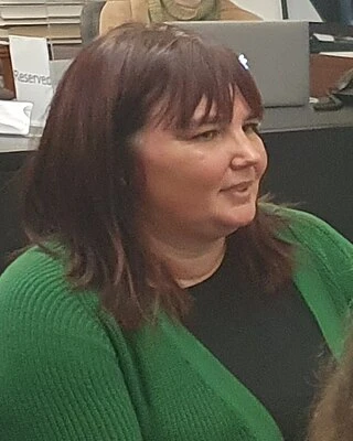 Elizabeth Cox headshot
