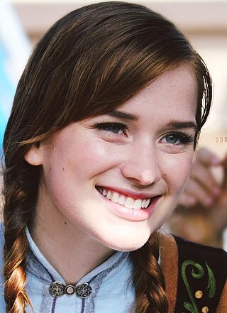 Elizabeth Lail headshot