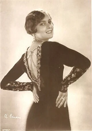 Elza Temary headshot