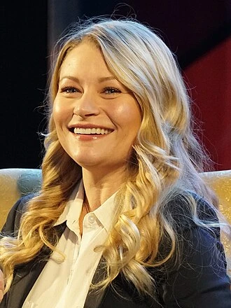 Emilie de Ravin headshot