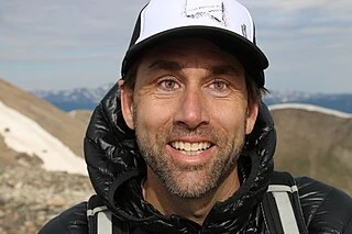 Erik Weihenmayer headshot
