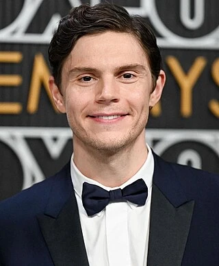 Evan Peters headshot