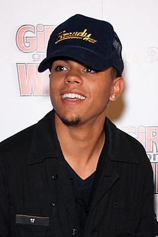 Evan Ross headshot