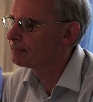 Ewen MacAskill headshot