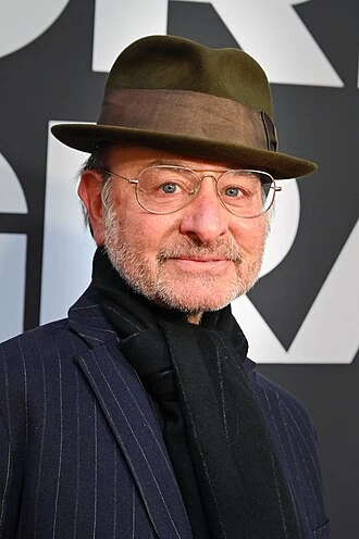 Fisher Stevens headshot