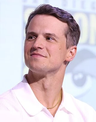 Freddie Stroma headshot