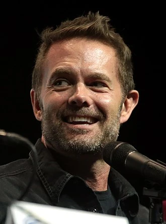 Garret Dillahunt headshot