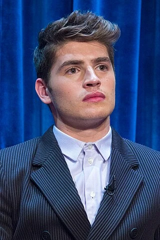 Gregg Sulkin headshot