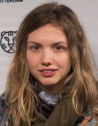 Hannah Murray headshot