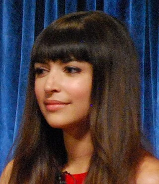 Hannah Simone headshot